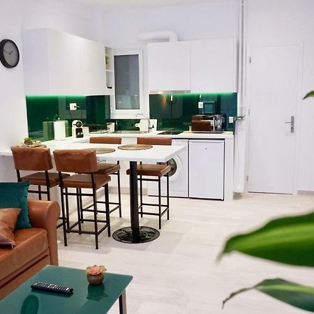 Industrial Style Studio In Афіни Екстер'єр фото