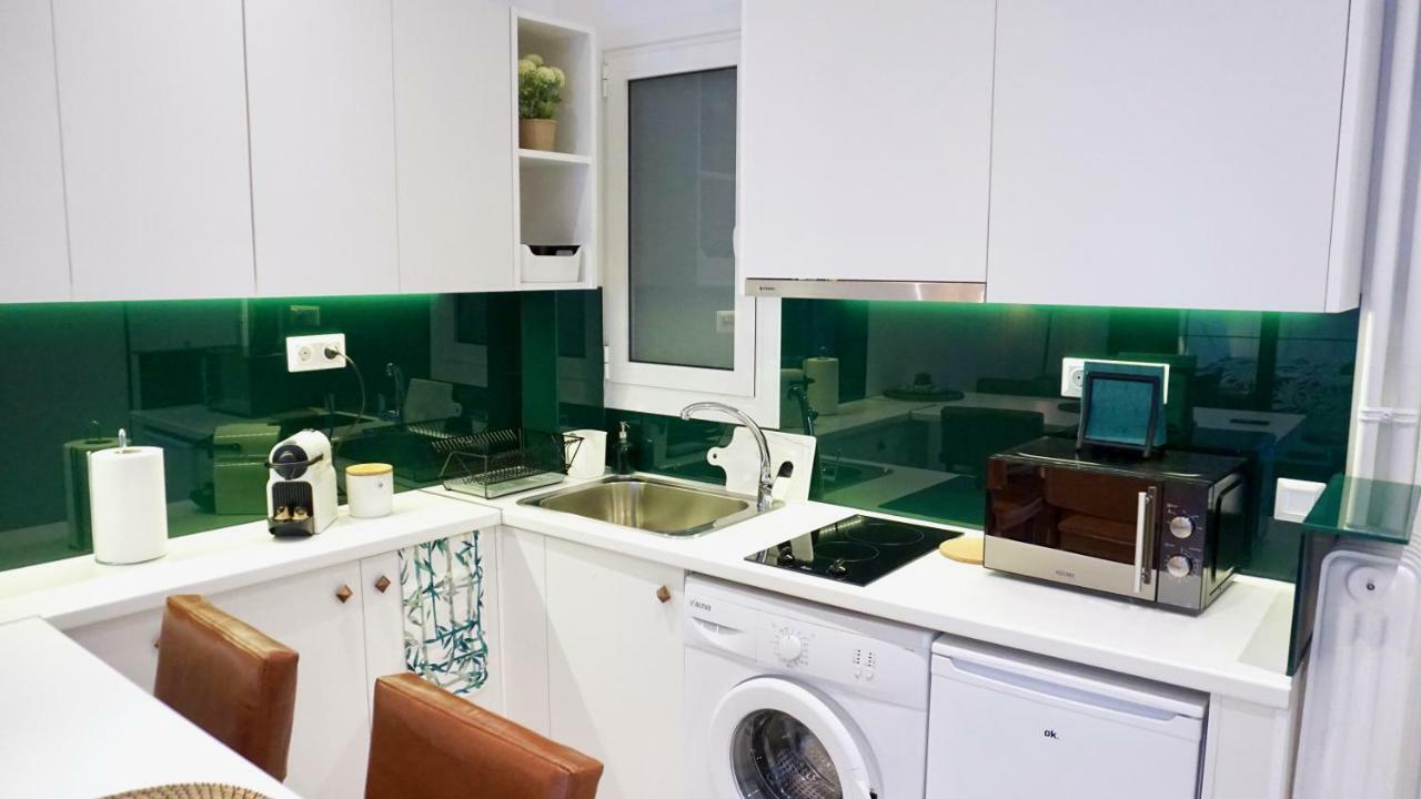 Industrial Style Studio In Афіни Екстер'єр фото