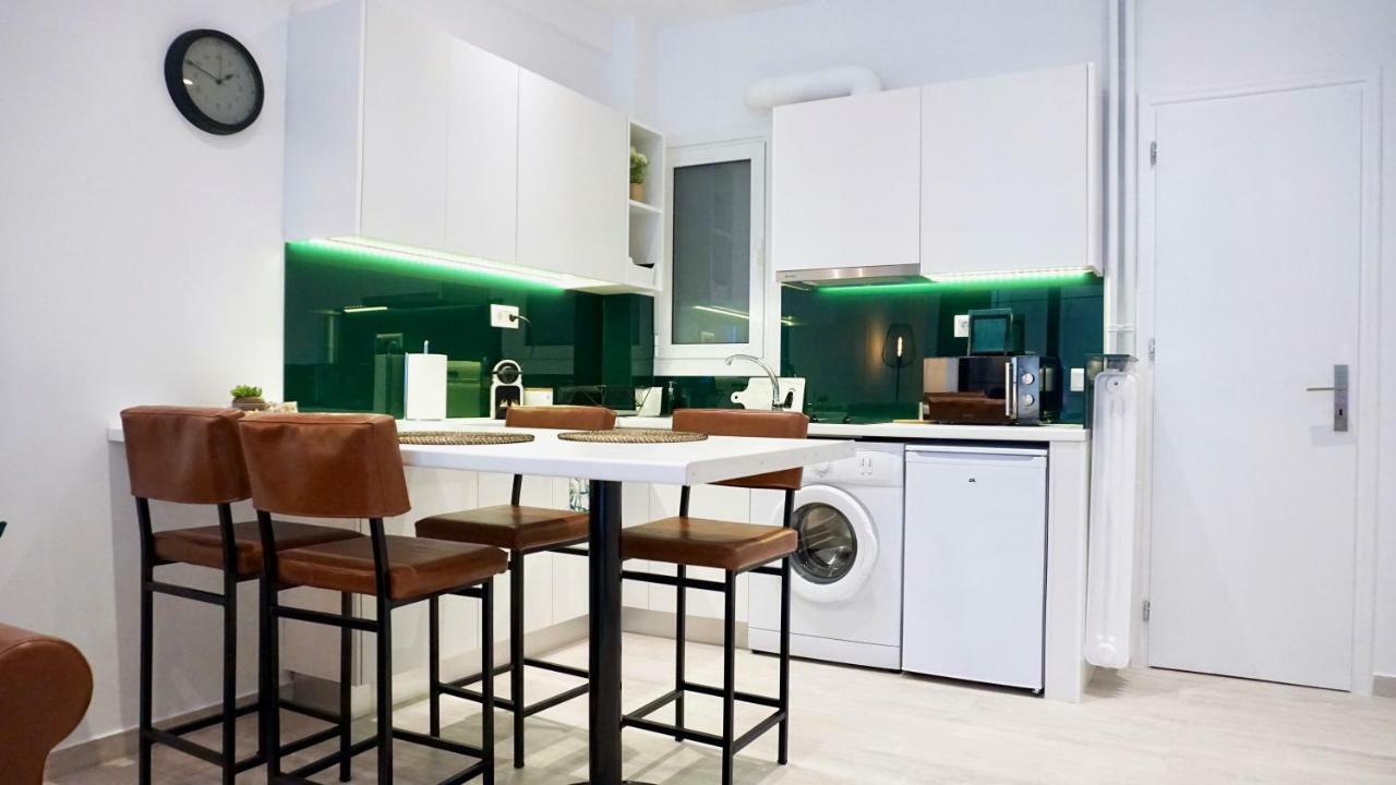 Industrial Style Studio In Афіни Екстер'єр фото
