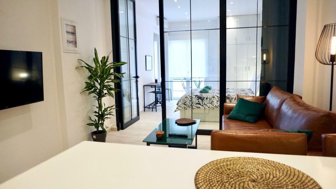 Industrial Style Studio In Афіни Екстер'єр фото