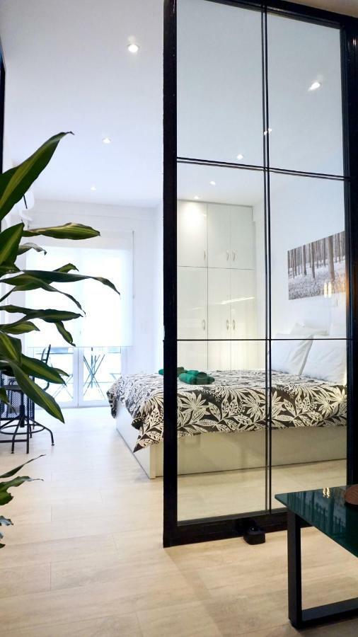 Industrial Style Studio In Афіни Екстер'єр фото